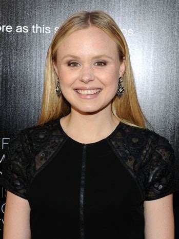 ‘The Newsroom’ Star Alison Pill Accidentally Tweets Topless Photo